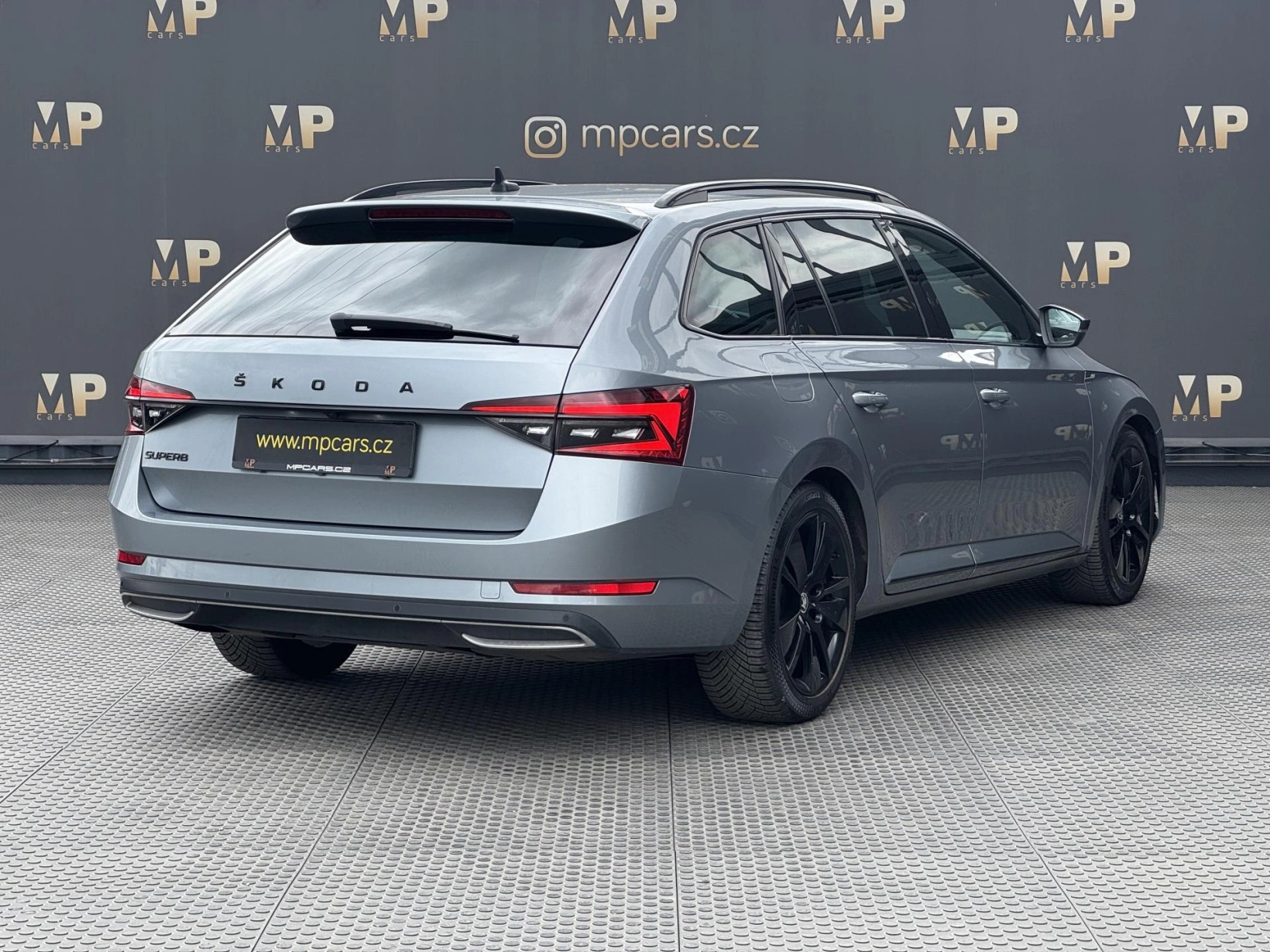 Škoda Superb – 2.0TDi DSG Sportline ACC Kessy