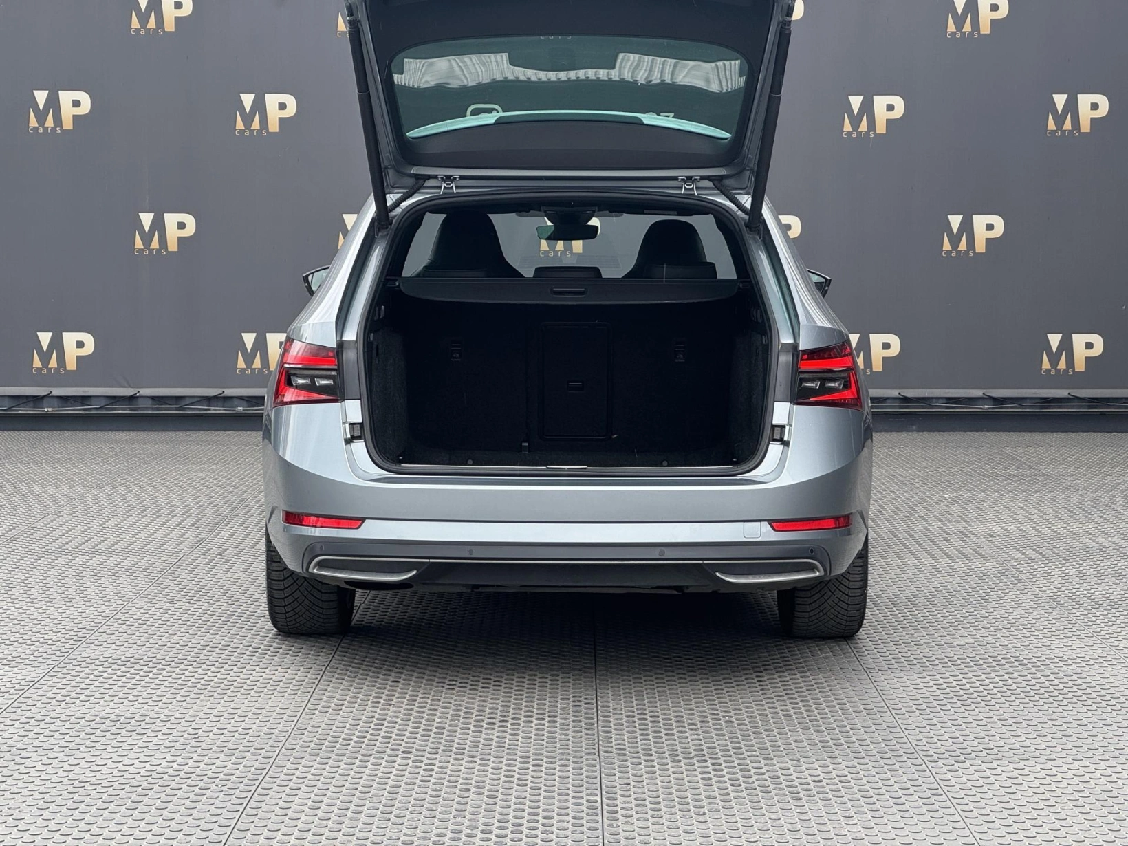 Škoda Superb – 2.0TDi DSG Sportline ACC Kessy