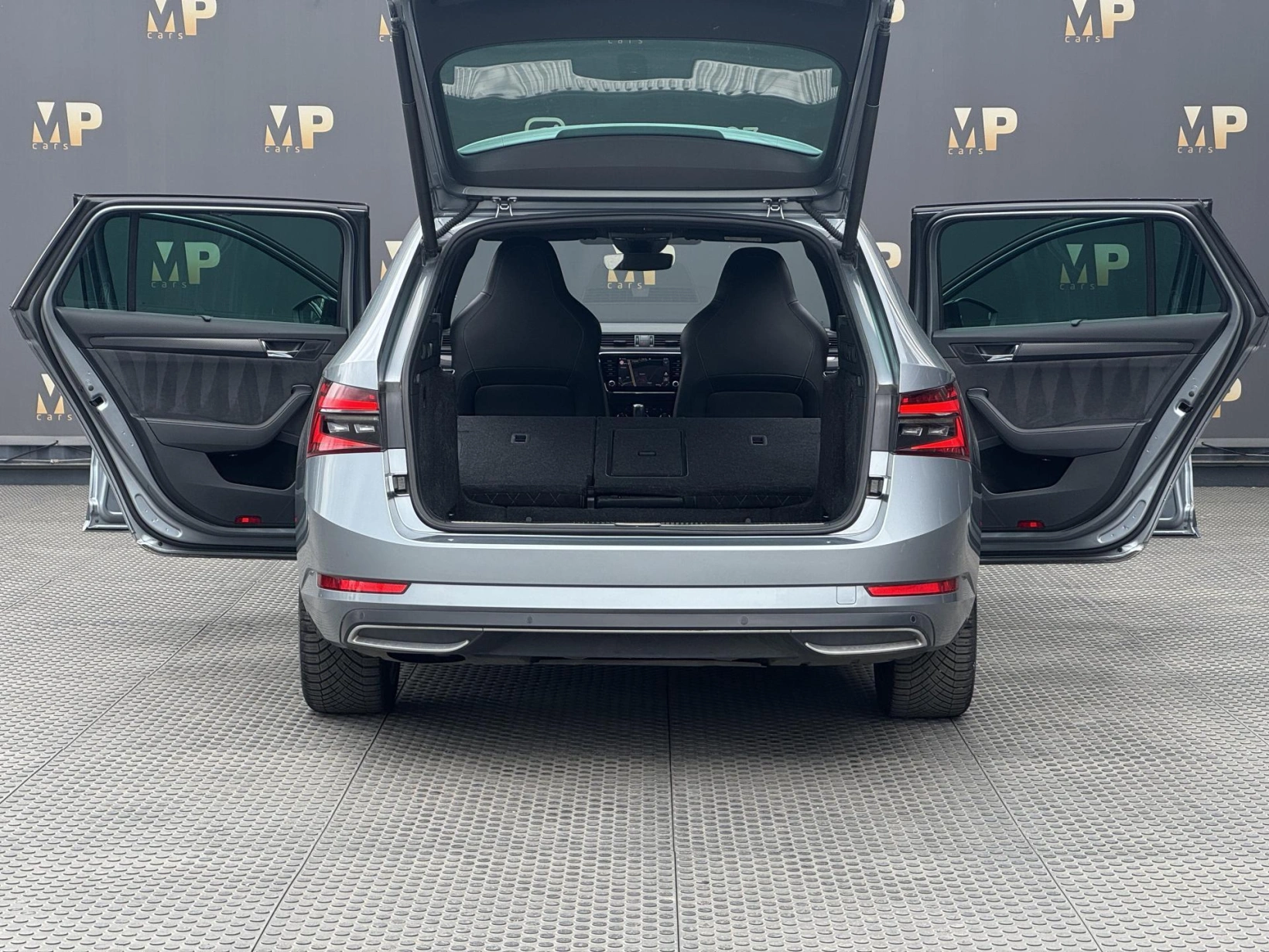 Škoda Superb – 2.0TDi DSG Sportline ACC Kessy