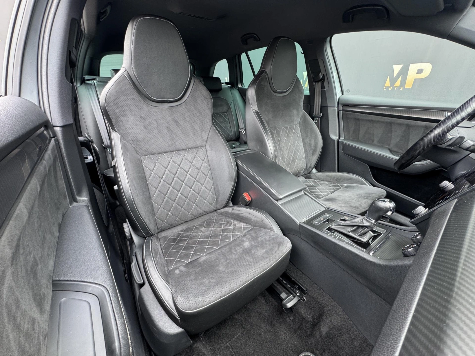 Škoda Superb – 2.0TDi DSG Sportline ACC Kessy