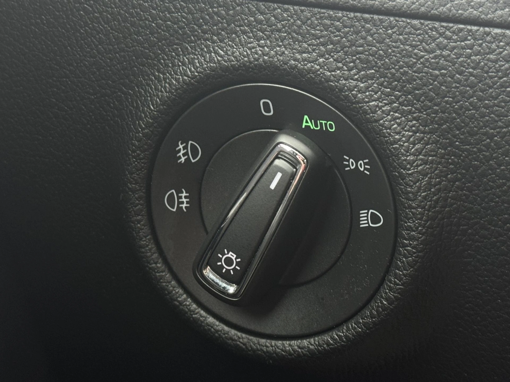 Škoda Superb – 2.0TDi DSG Sportline ACC Kessy