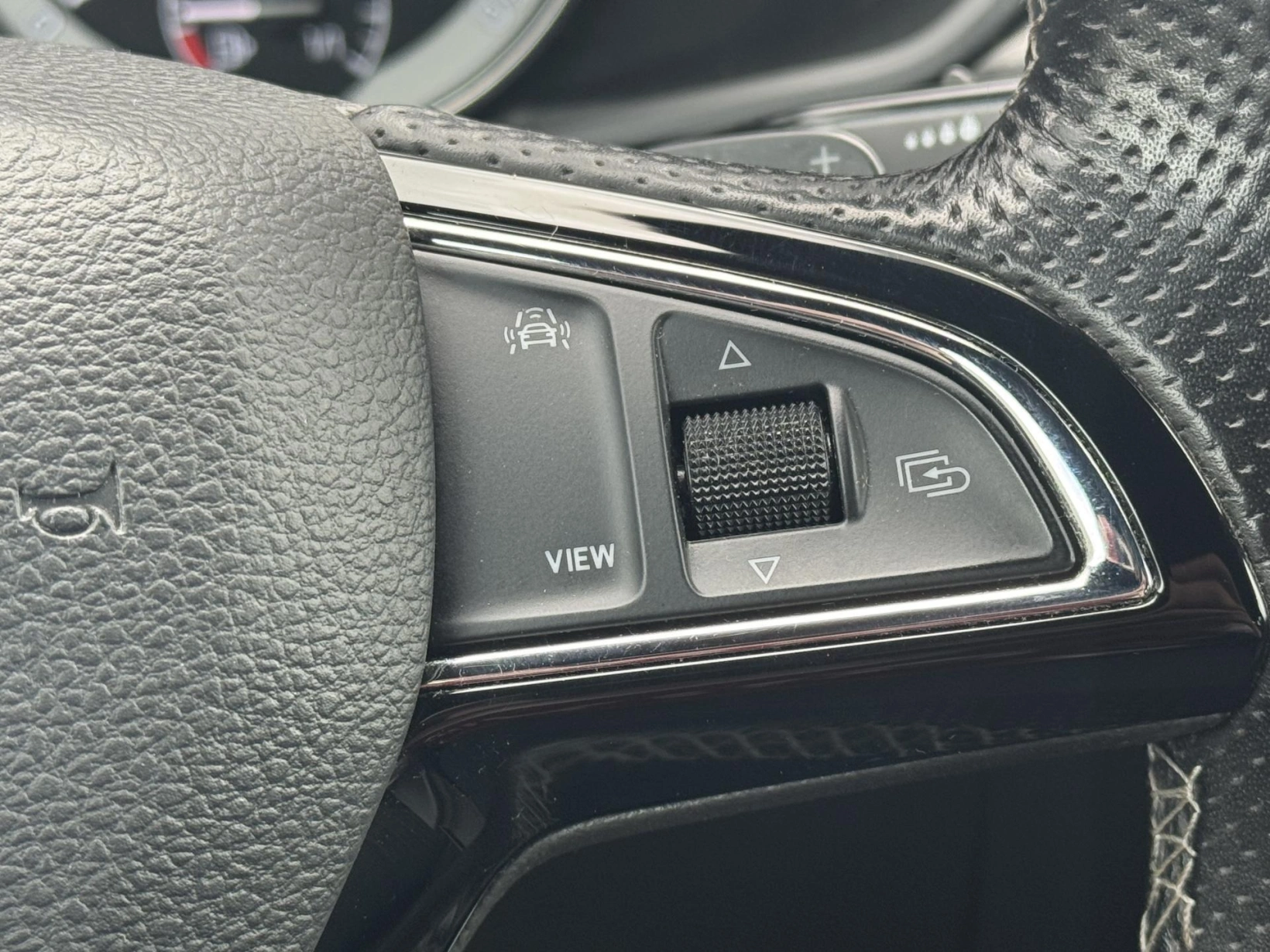 Škoda Superb – 2.0TDi DSG Sportline ACC Kessy