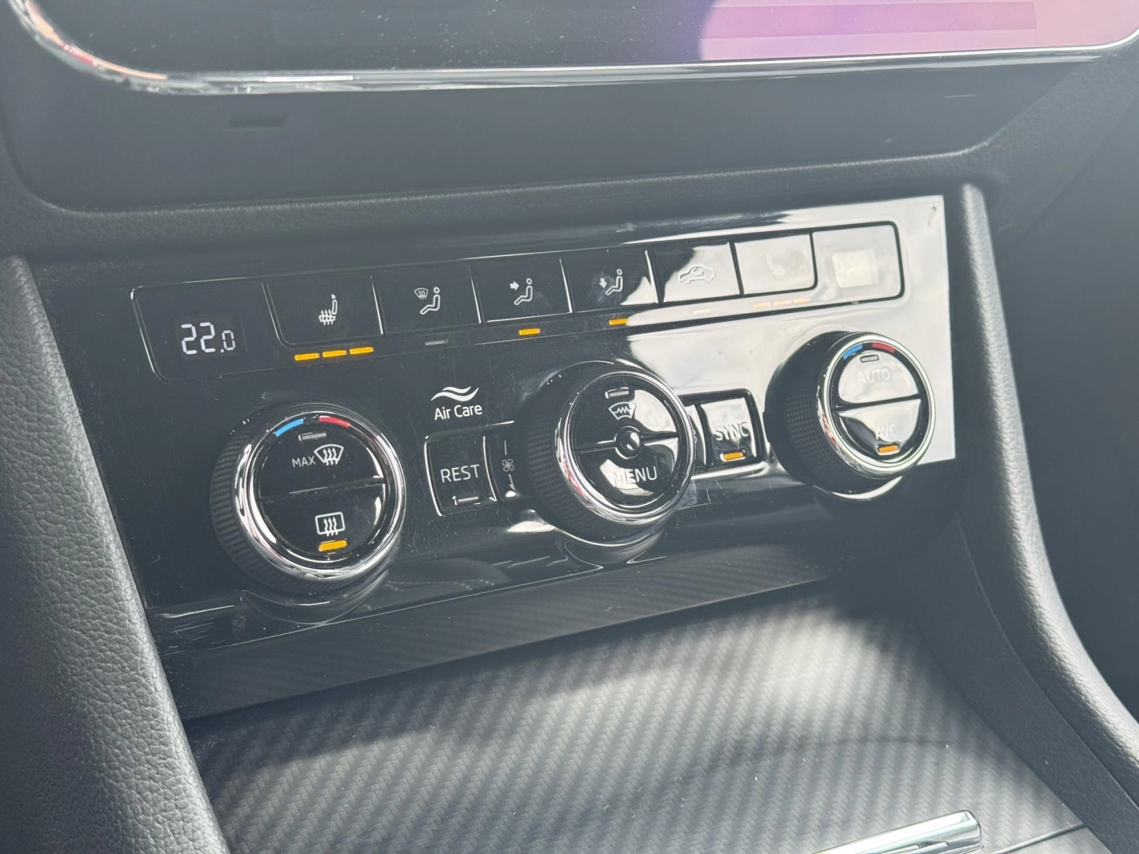 Škoda Superb – 2.0TDi DSG Sportline ACC Kessy