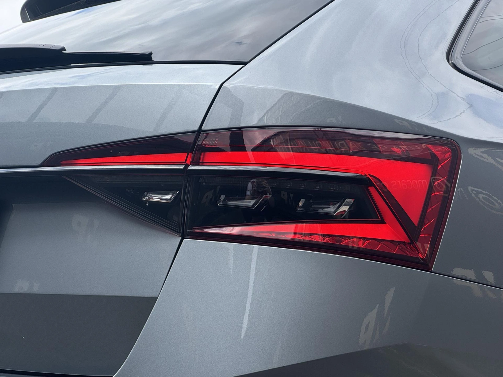 Škoda Superb – 2.0TDi DSG Sportline ACC Kessy