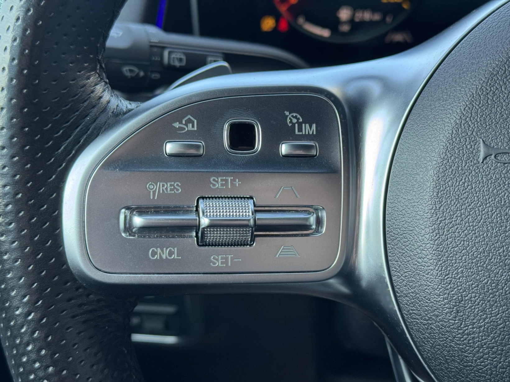 Mercedes-Benz GLB – 200d 4Matic, AMG Line Head-up