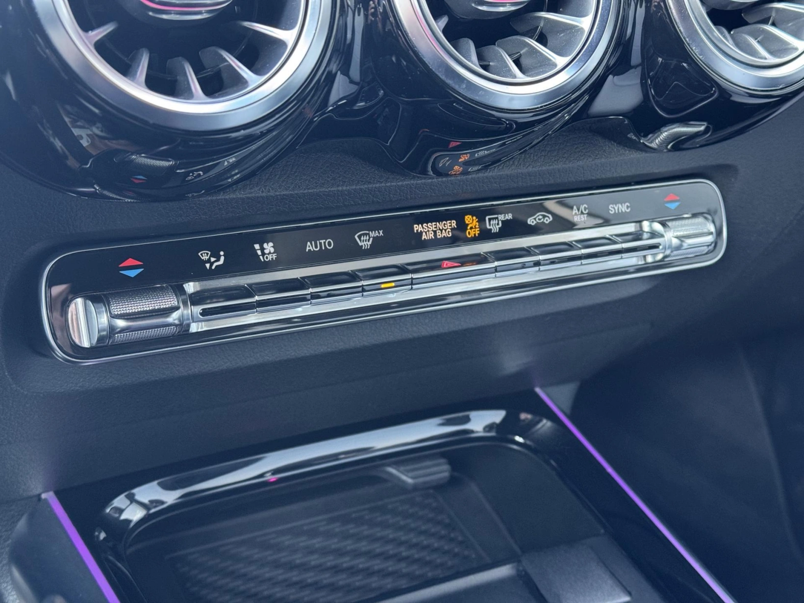 Mercedes-Benz GLB – 200d 4Matic, AMG Line Head-up