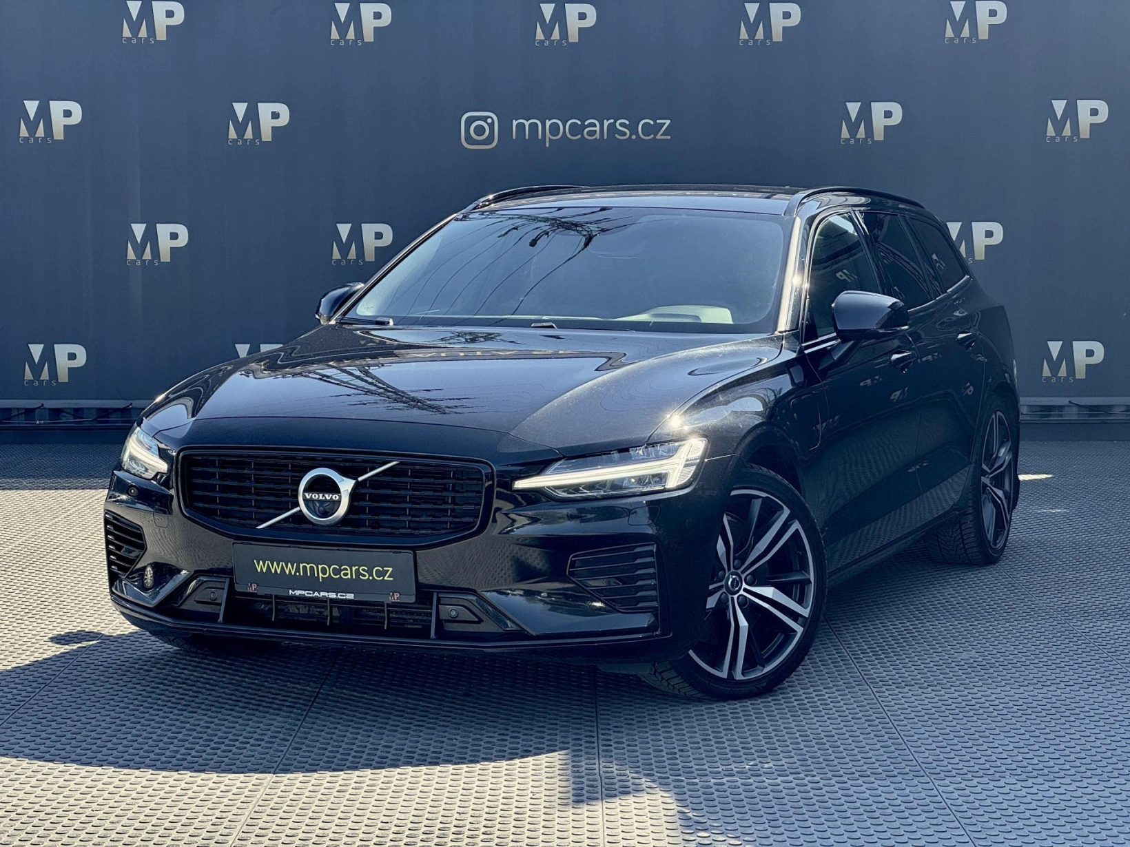 Volvo V60 – 2,0 T8 4X4, Recharge, Polestar