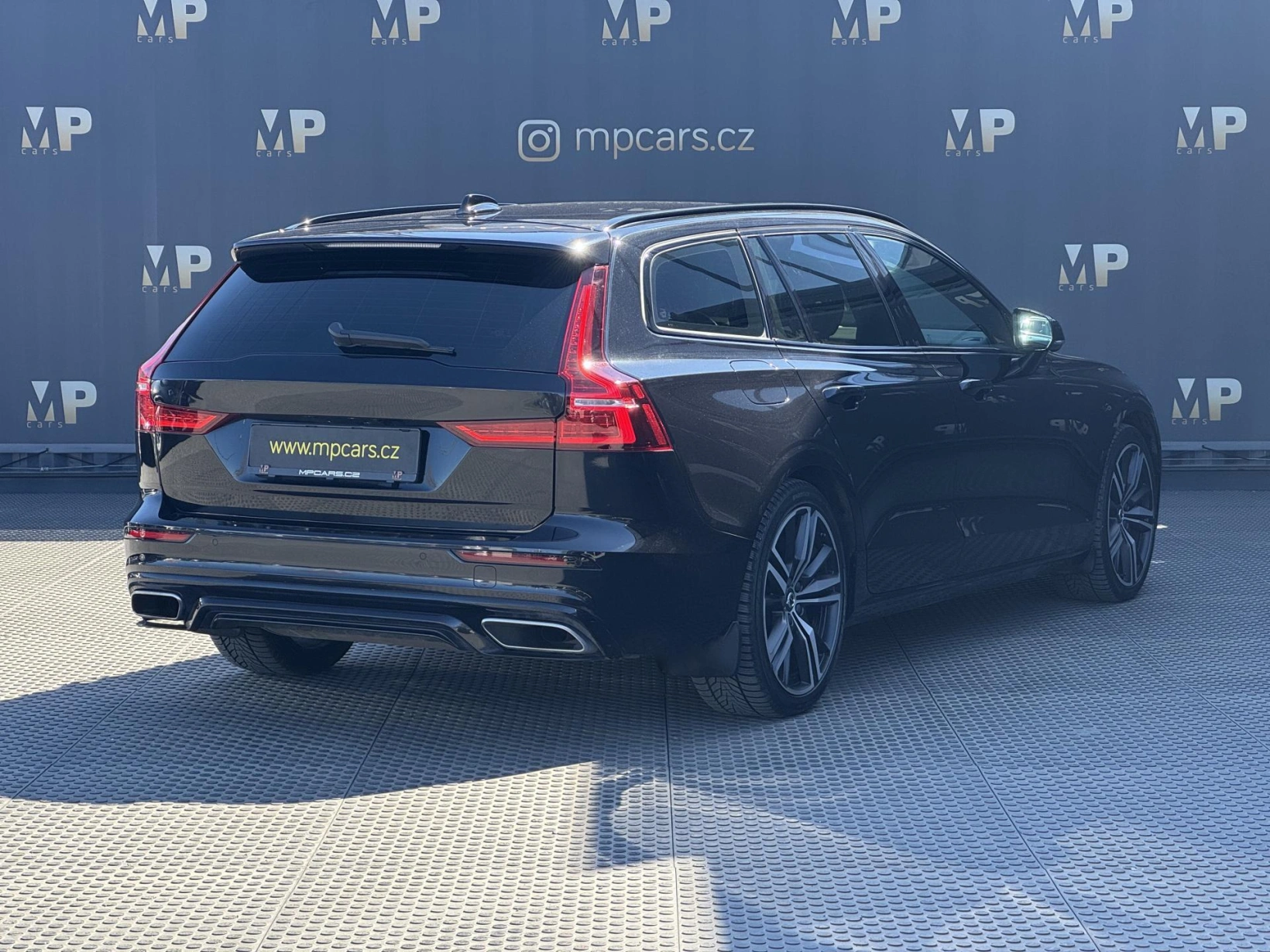 Volvo V60 – 2,0 T8 4X4, Recharge, Polestar
