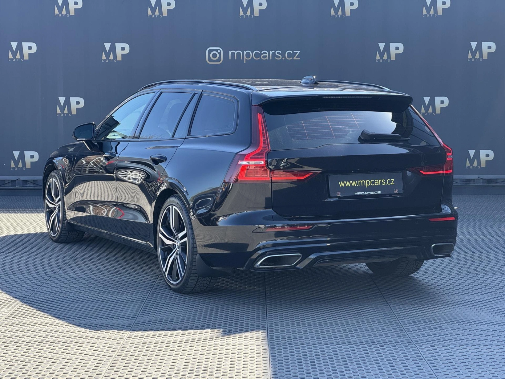 Volvo V60 – 2,0 T8 4X4, Recharge, Polestar