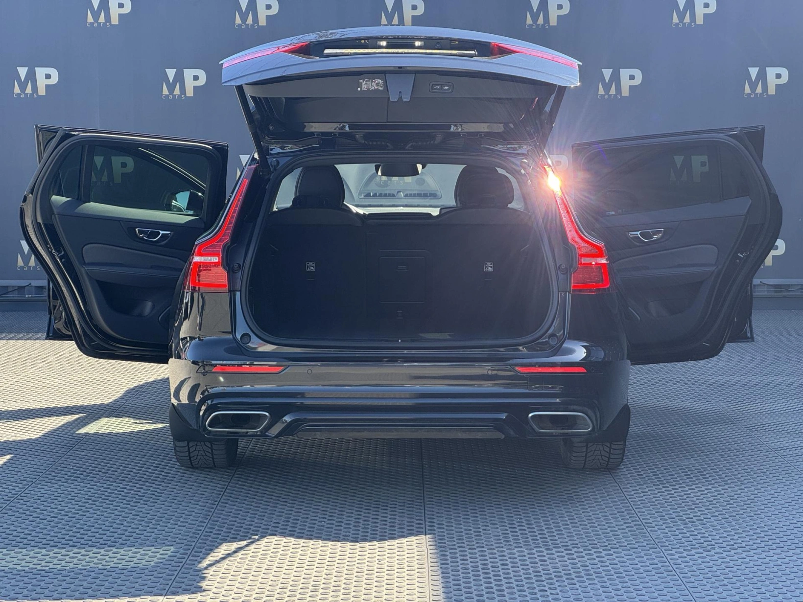 Volvo V60 – 2,0 T8 4X4, Recharge, Polestar