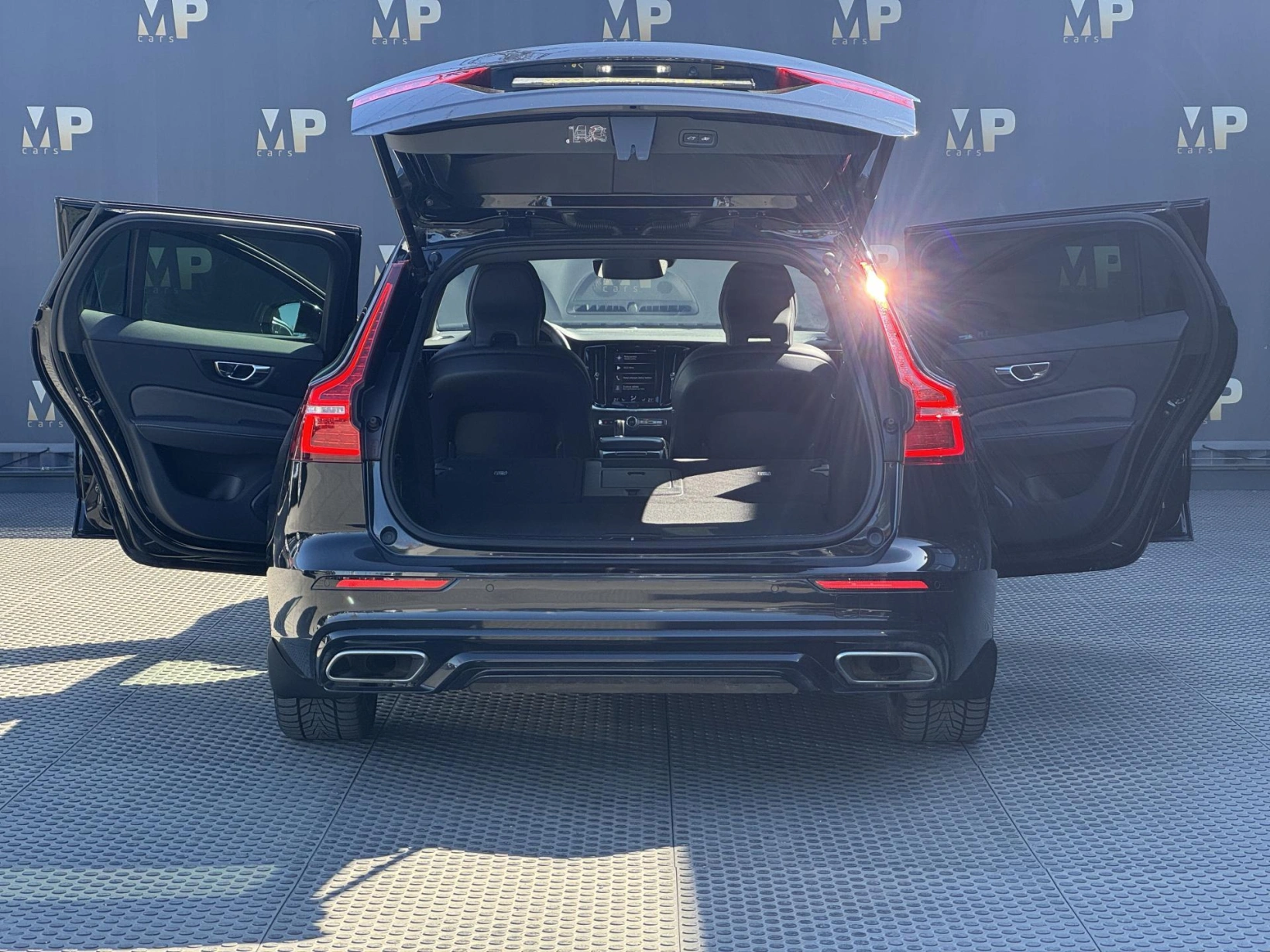 Volvo V60 – 2,0 T8 4X4, Recharge, Polestar