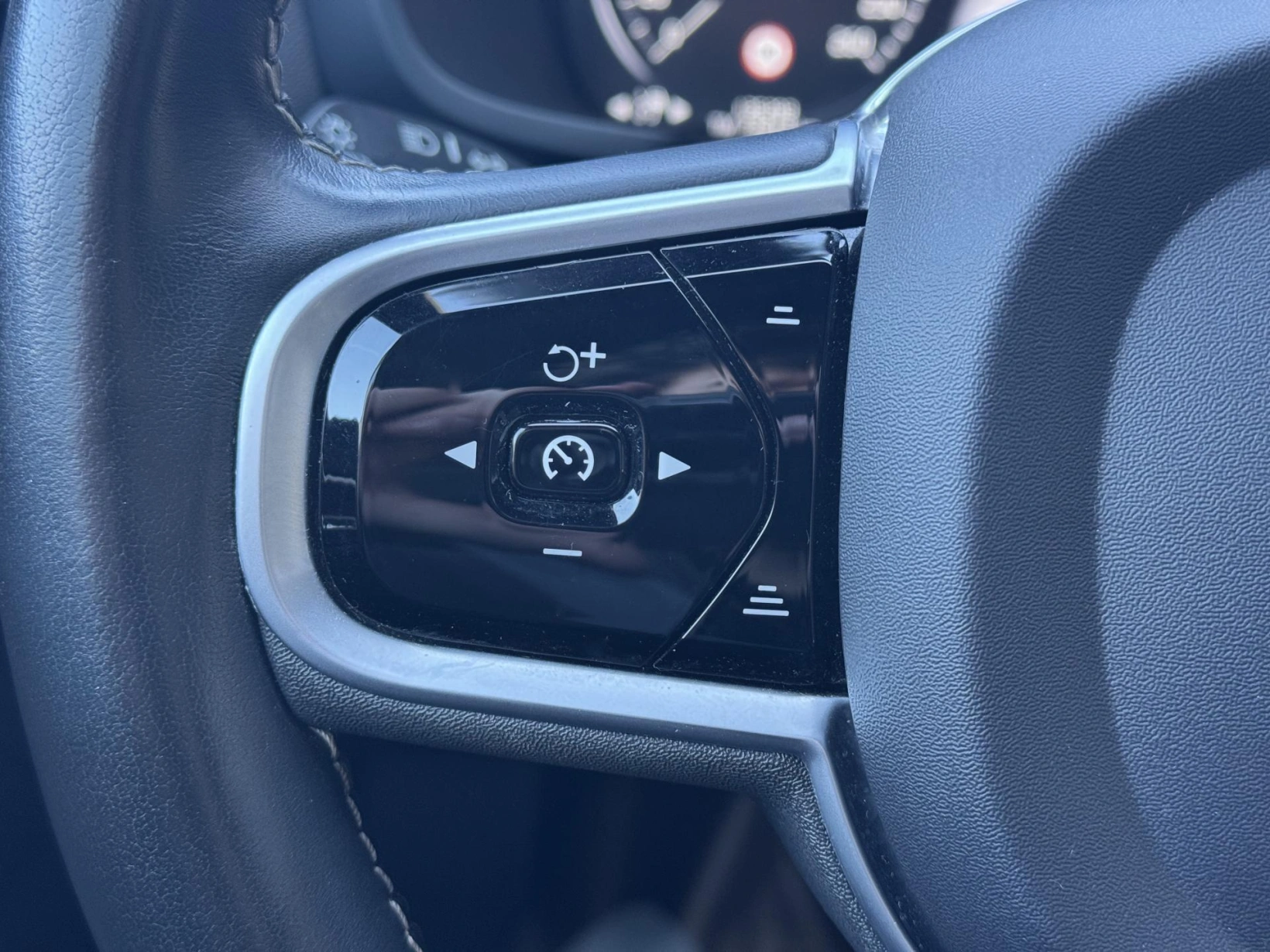 Volvo V60 – 2,0 T8 4X4, Recharge, Polestar
