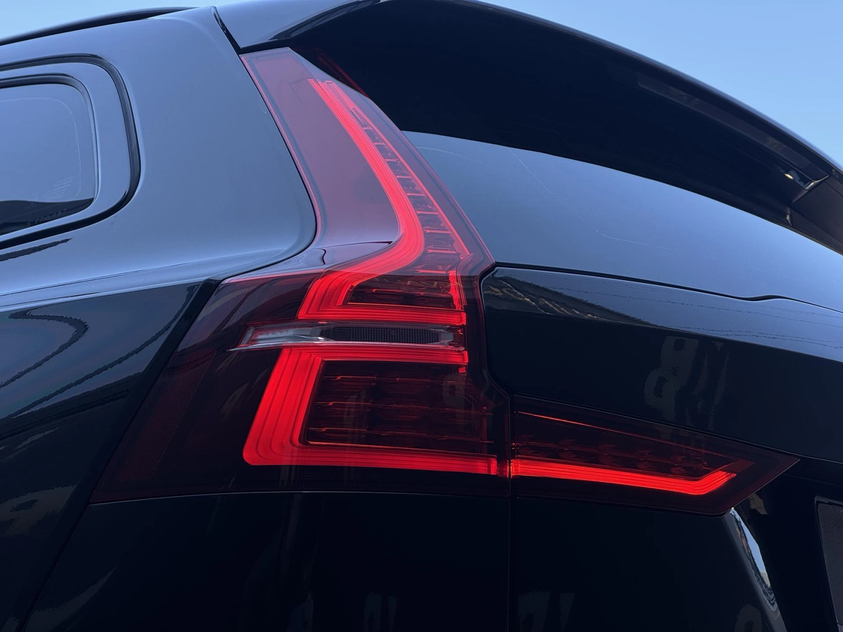 Volvo V60 – 2,0 T8 4X4, Recharge, Polestar