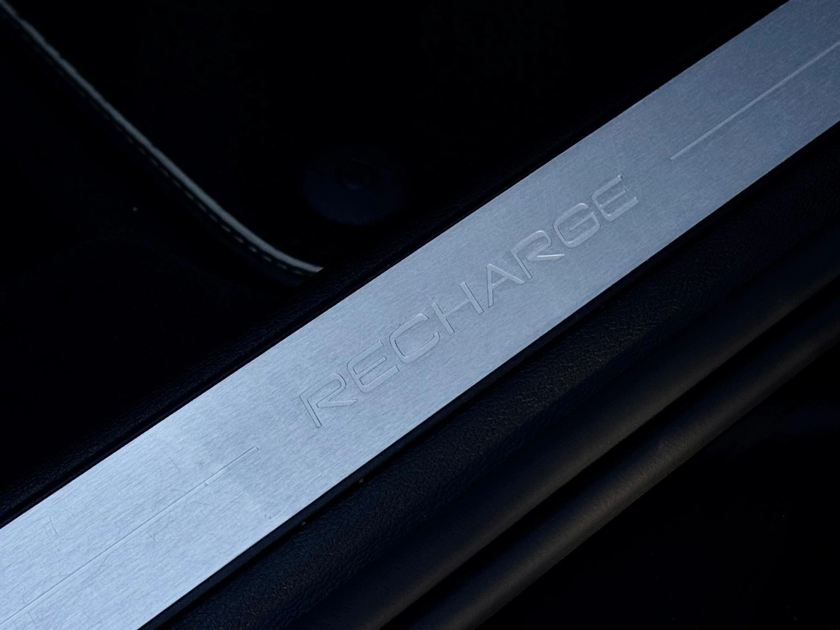 Volvo V60 – 2,0 T8 4X4, Recharge, Polestar