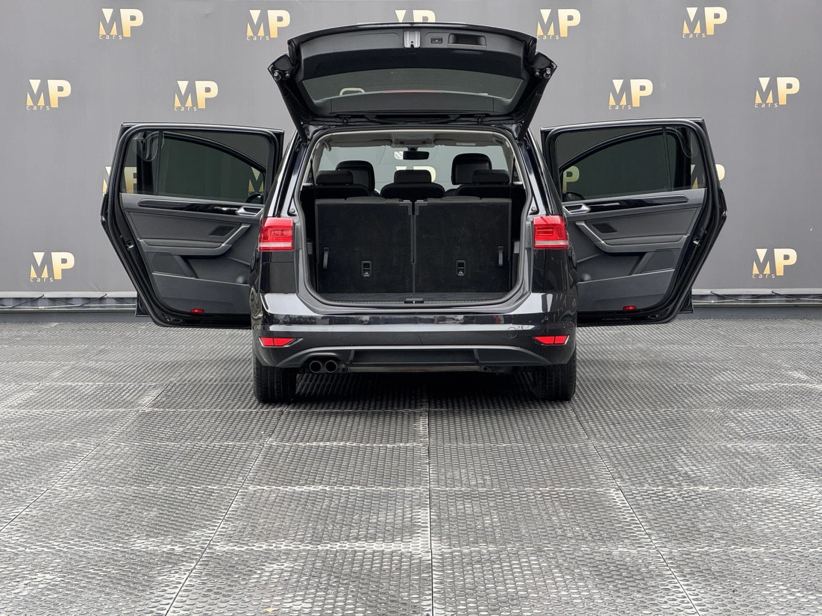 Volkswagen Touran – 1.4TSi 110kW, Highline, 7 míst