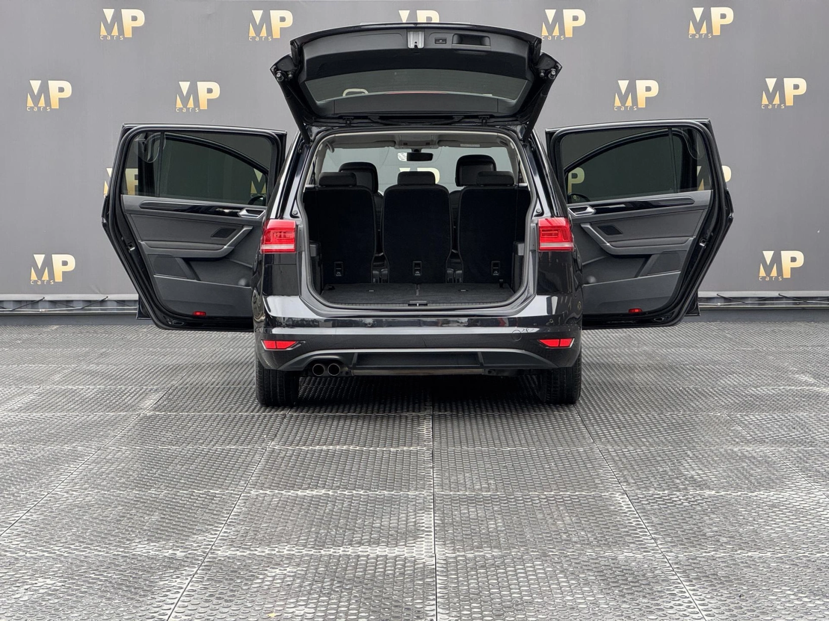 Volkswagen Touran – 1.4TSi 110kW, Highline, 7 míst