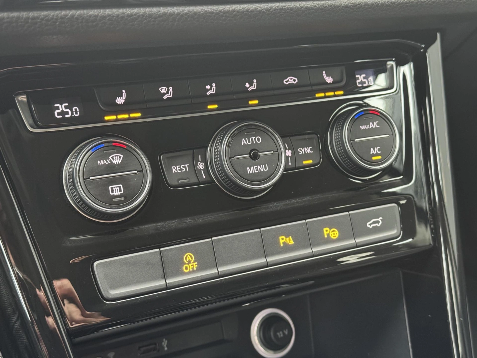 Volkswagen Touran – 1.4TSi 110kW, Highline, 7 míst