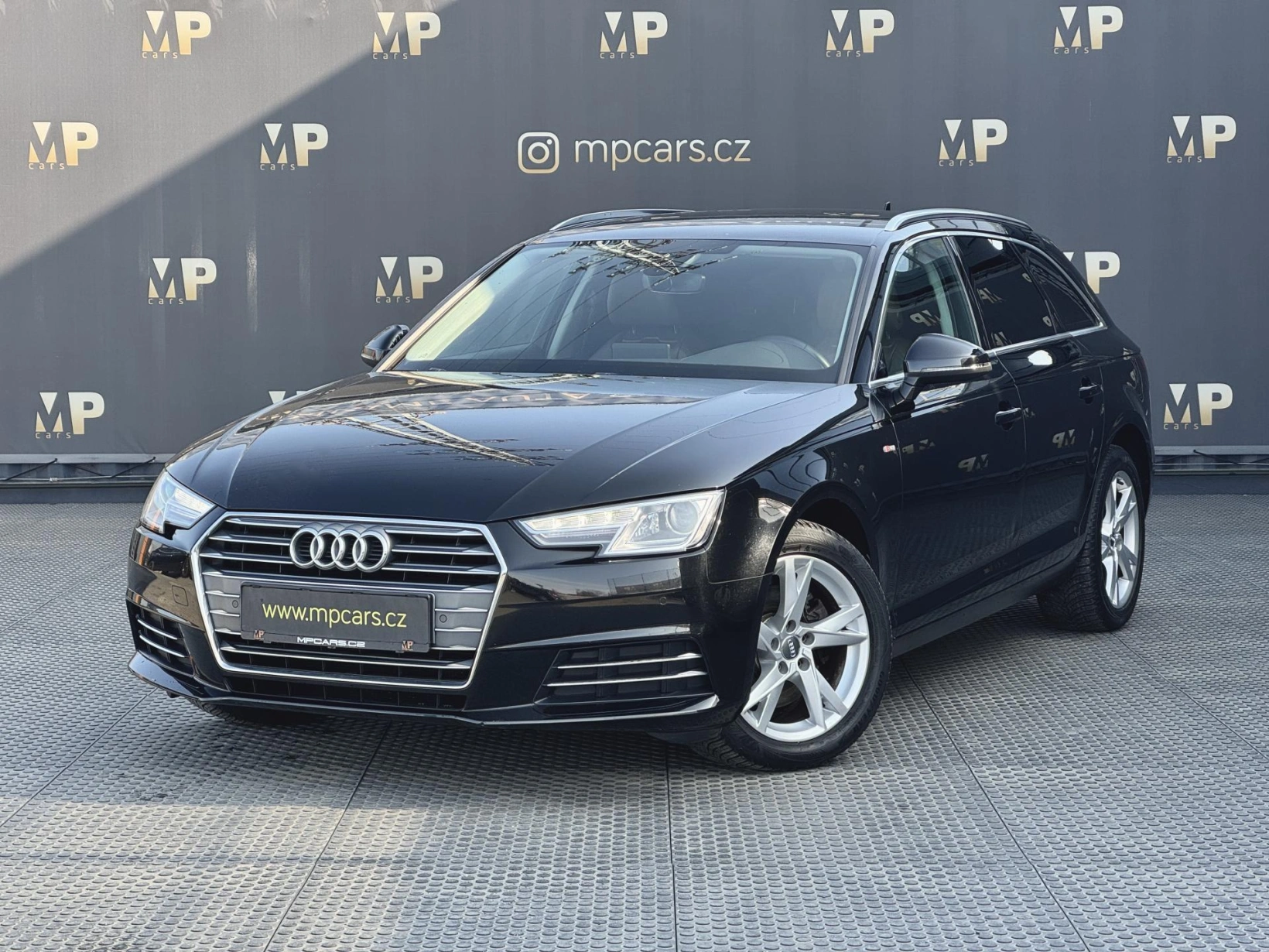 Audi A4 – 2.0TDi MAN Sport,Individual