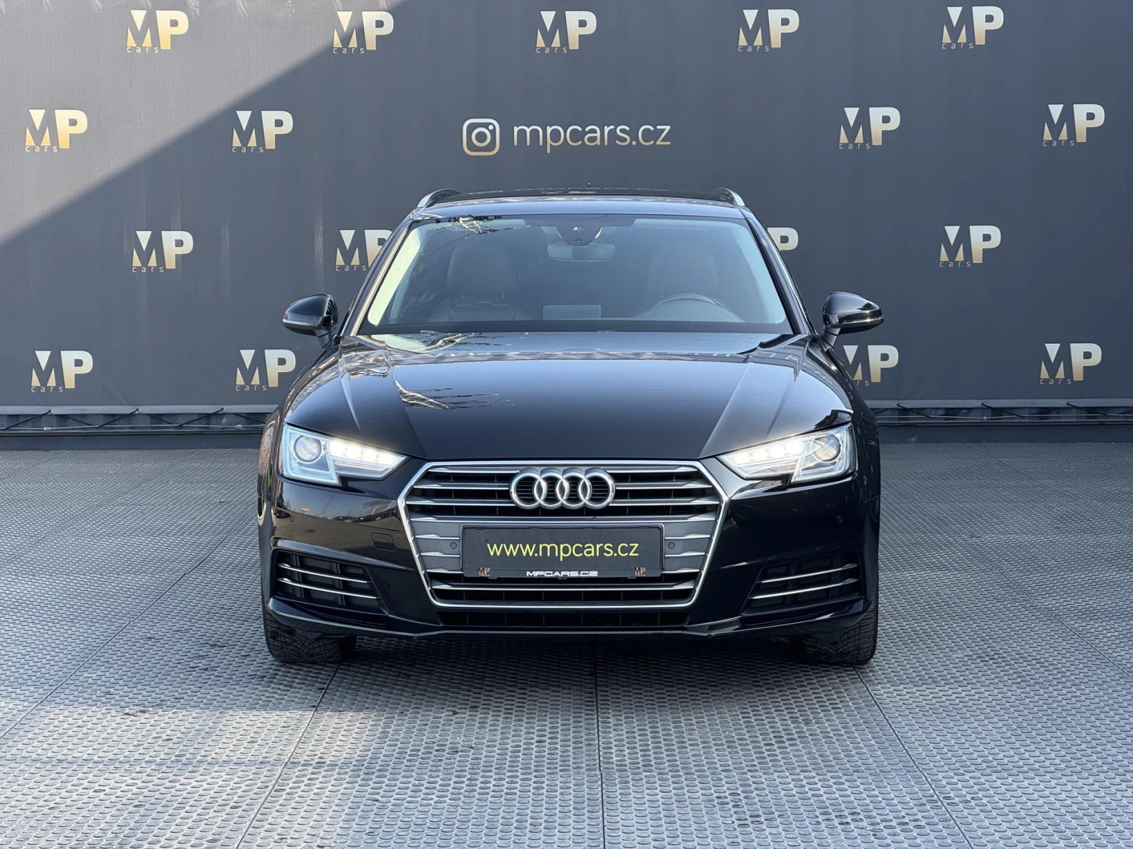 Audi A4 – 2.0TDi MAN Sport,Individual