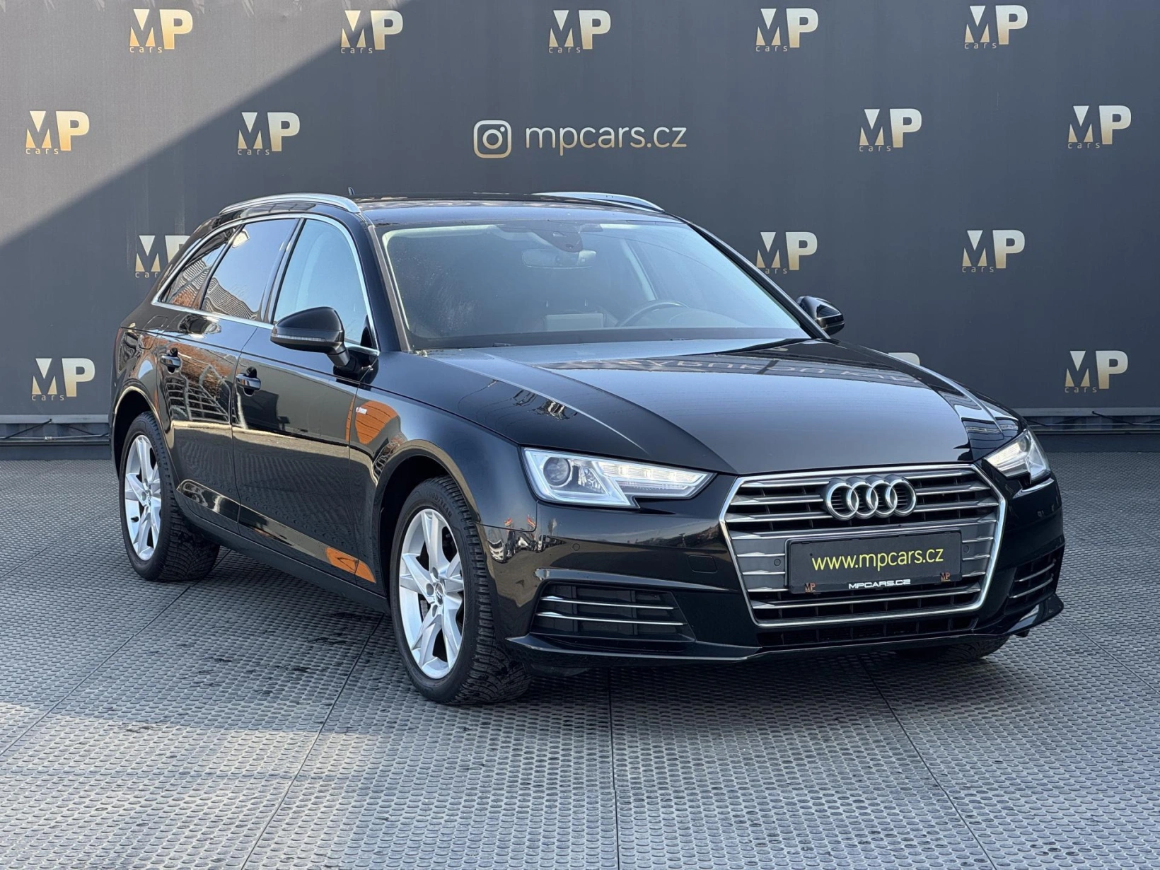 Audi A4 – 2.0TDi MAN Sport,Individual
