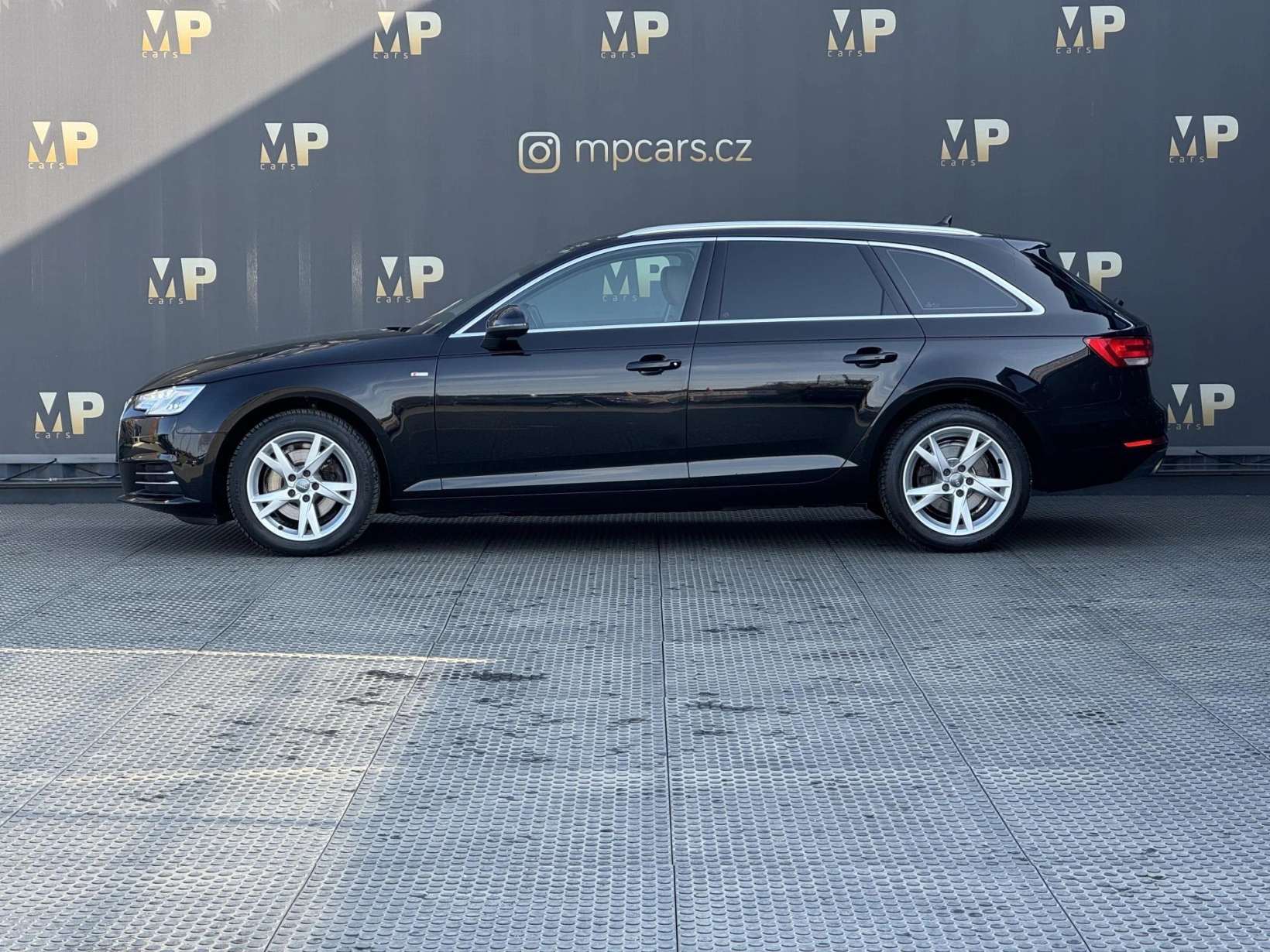 Audi A4 – 2.0TDi MAN Sport,Individual