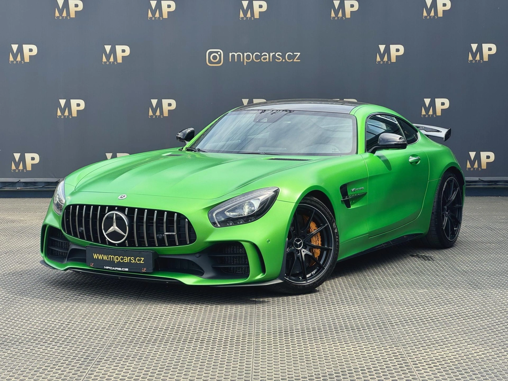 Mercedes-Benz AMG GT – R 4.0 V8 430kW, Carbon Ceramic
