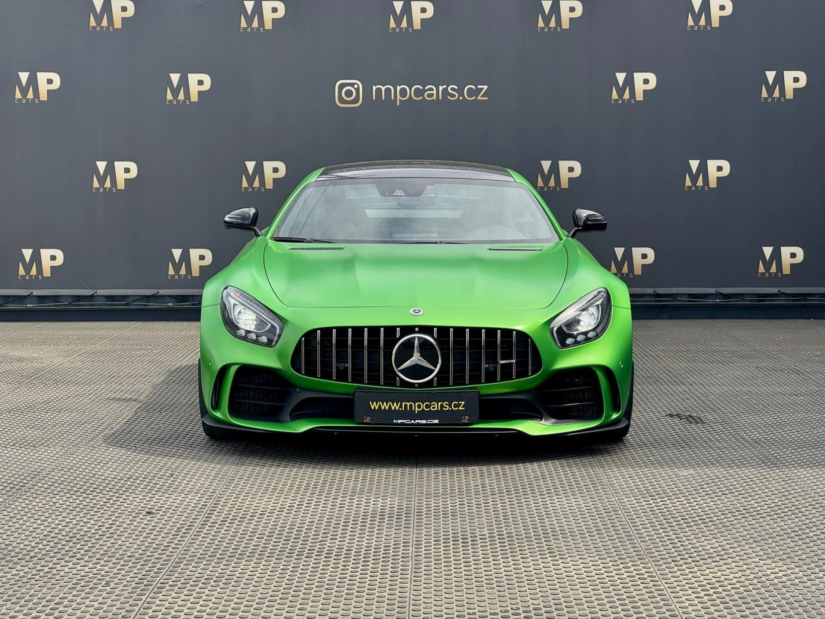 Mercedes-Benz AMG GT – R 4.0 V8 430kW, Carbon Ceramic