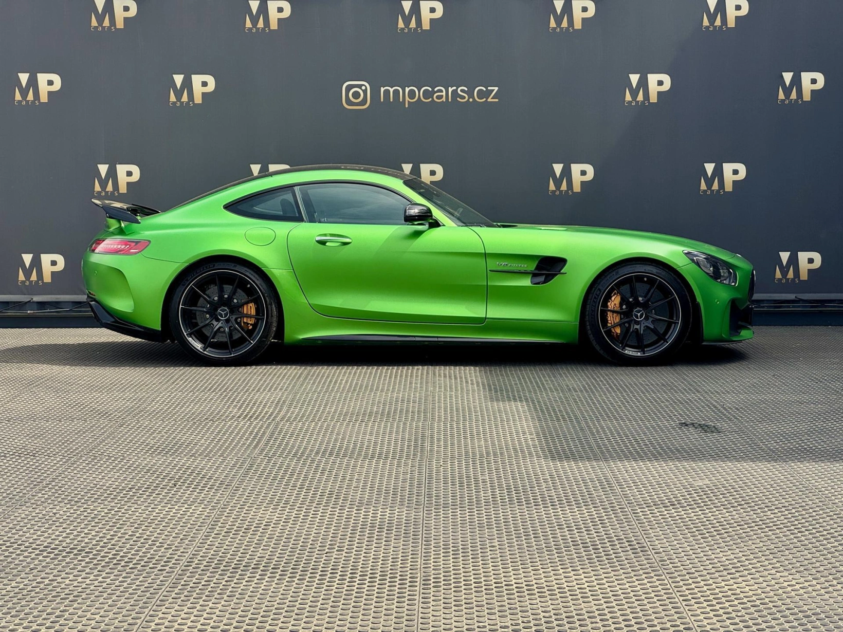 Mercedes-Benz AMG GT – R 4.0 V8 430kW, Carbon Ceramic