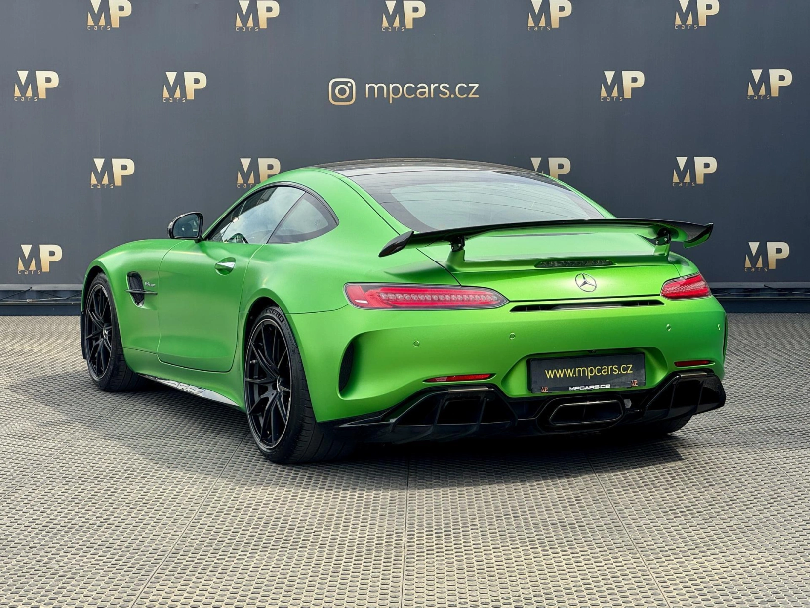 Mercedes-Benz AMG GT – R 4.0 V8 430kW, Carbon Ceramic