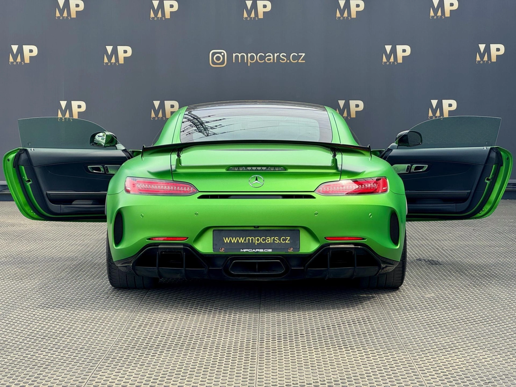 Mercedes-Benz AMG GT – R 4.0 V8 430kW, Carbon Ceramic