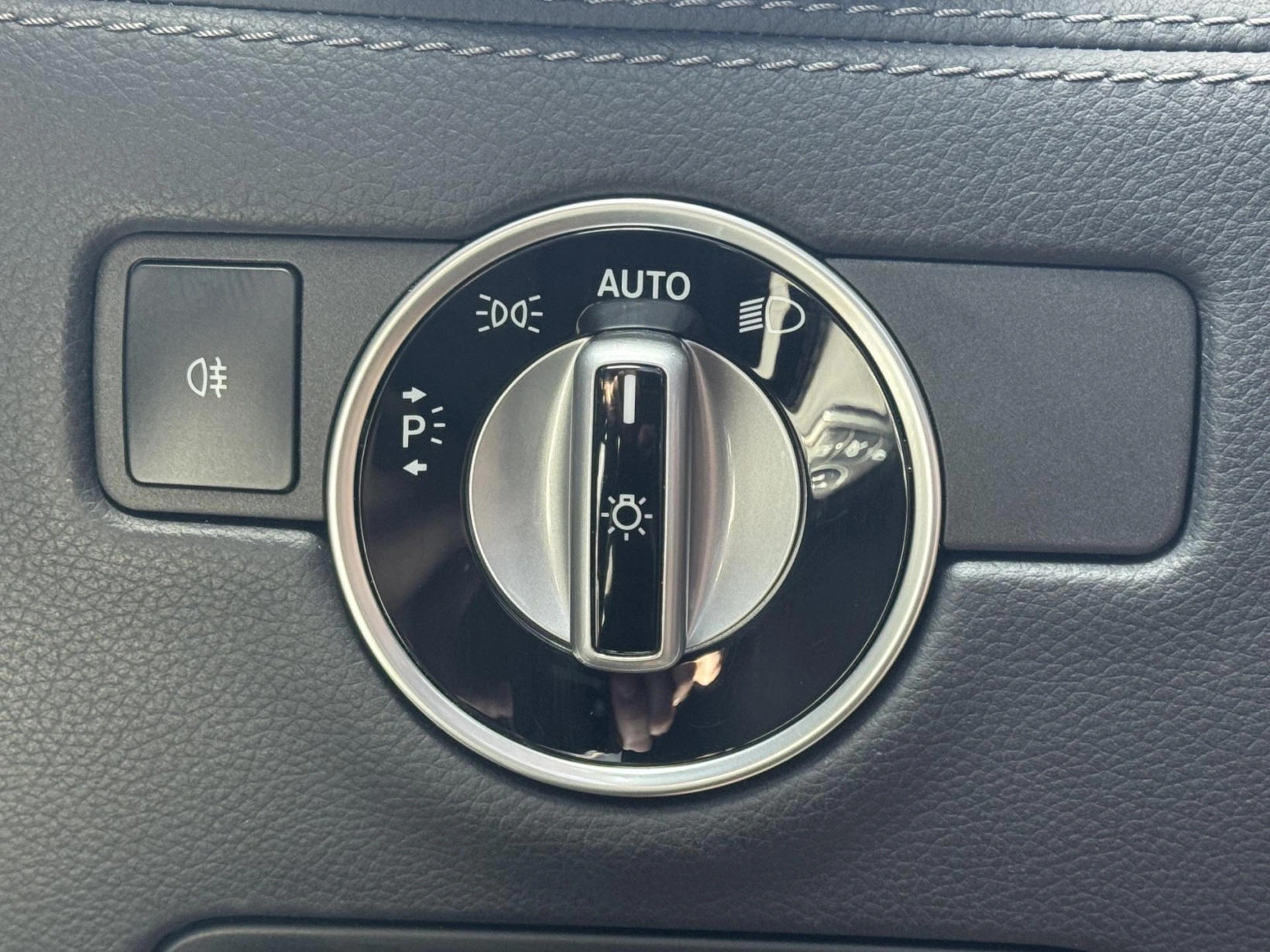 Mercedes-Benz AMG GT – R 4.0 V8 430kW, Carbon Ceramic