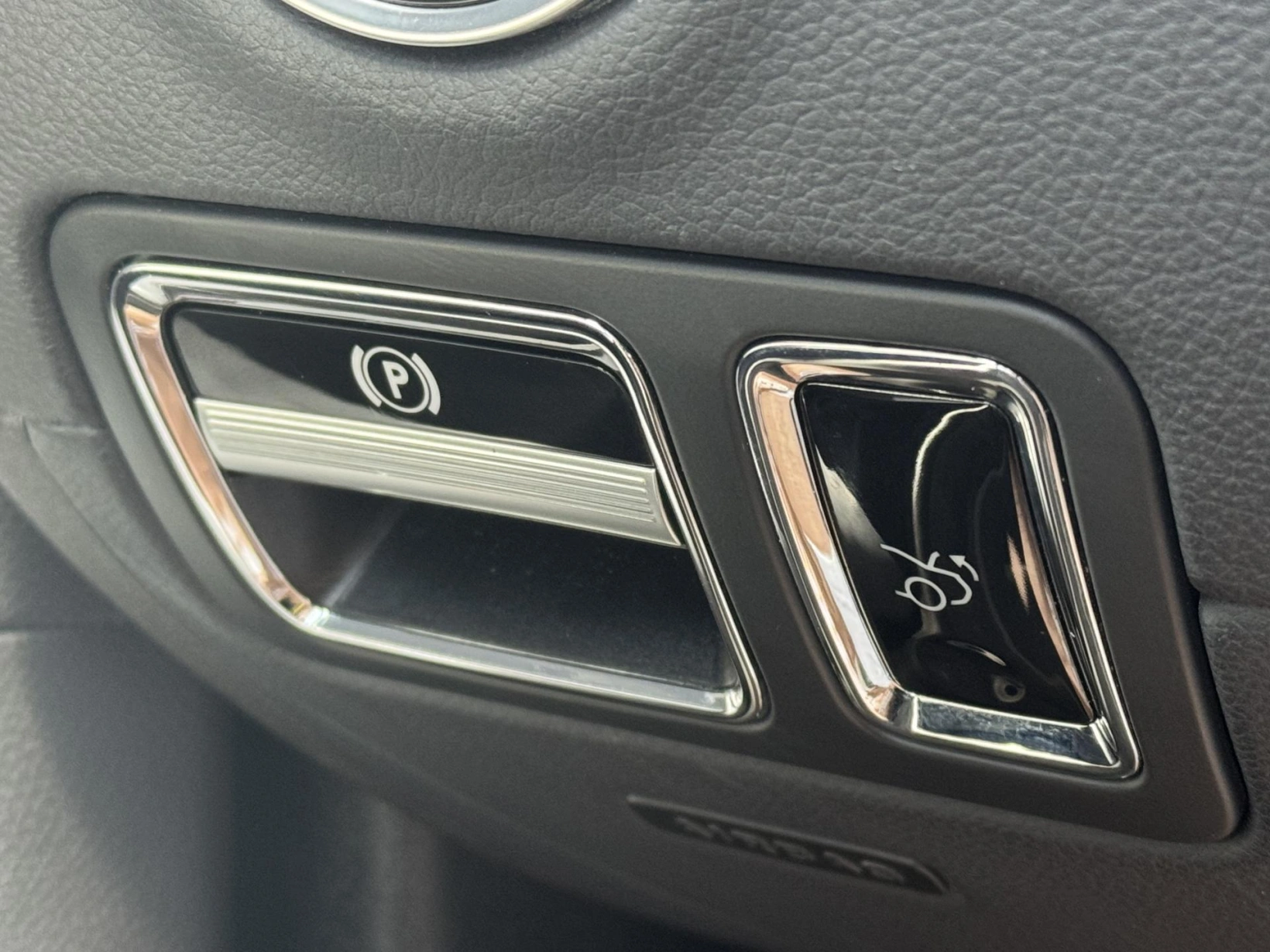 Mercedes-Benz AMG GT – R 4.0 V8 430kW, Carbon Ceramic