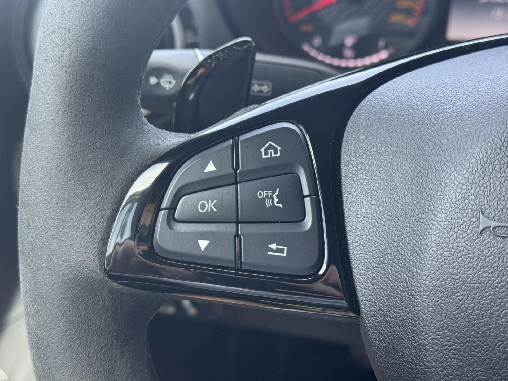 Mercedes-Benz AMG GT – R 4.0 V8 430kW, Carbon Ceramic