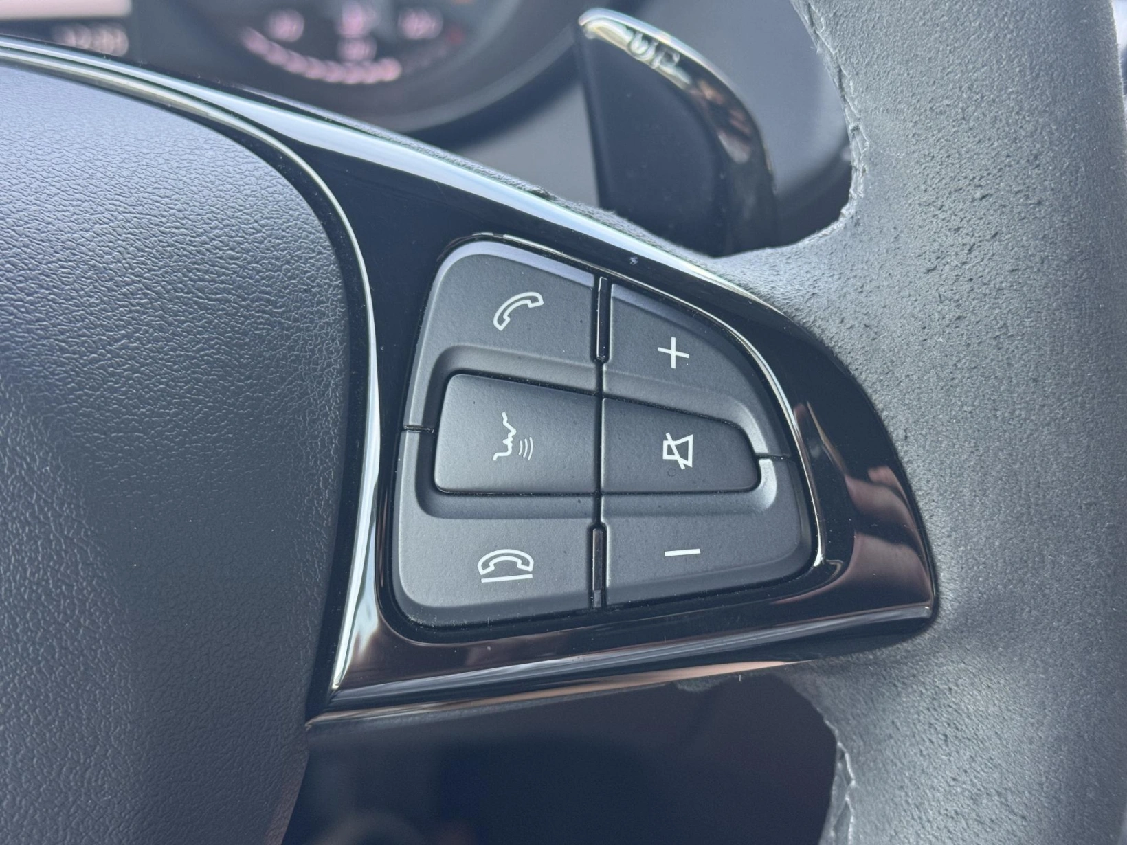 Mercedes-Benz AMG GT – R 4.0 V8 430kW, Carbon Ceramic