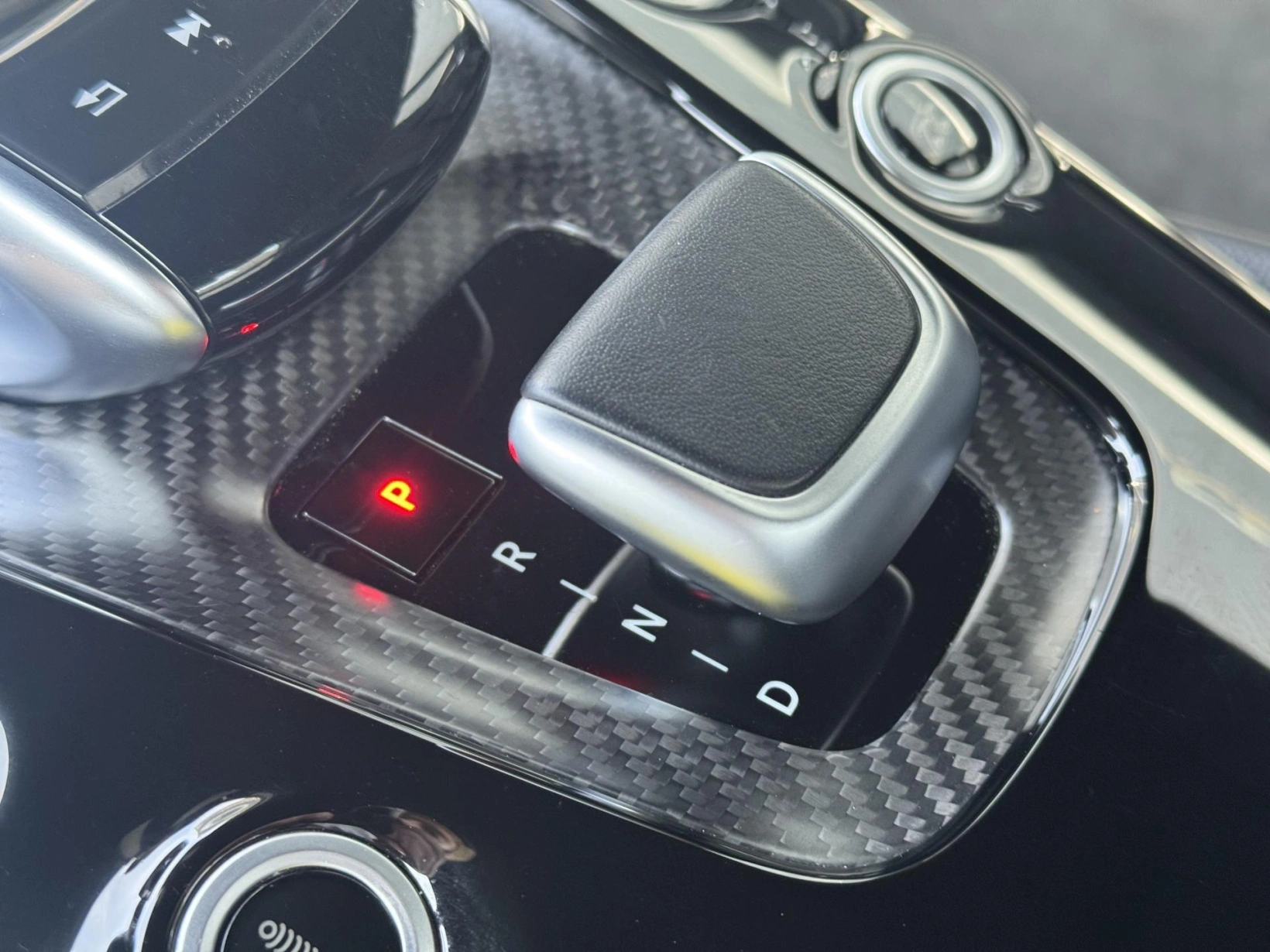 Mercedes-Benz AMG GT – R 4.0 V8 430kW, Carbon Ceramic