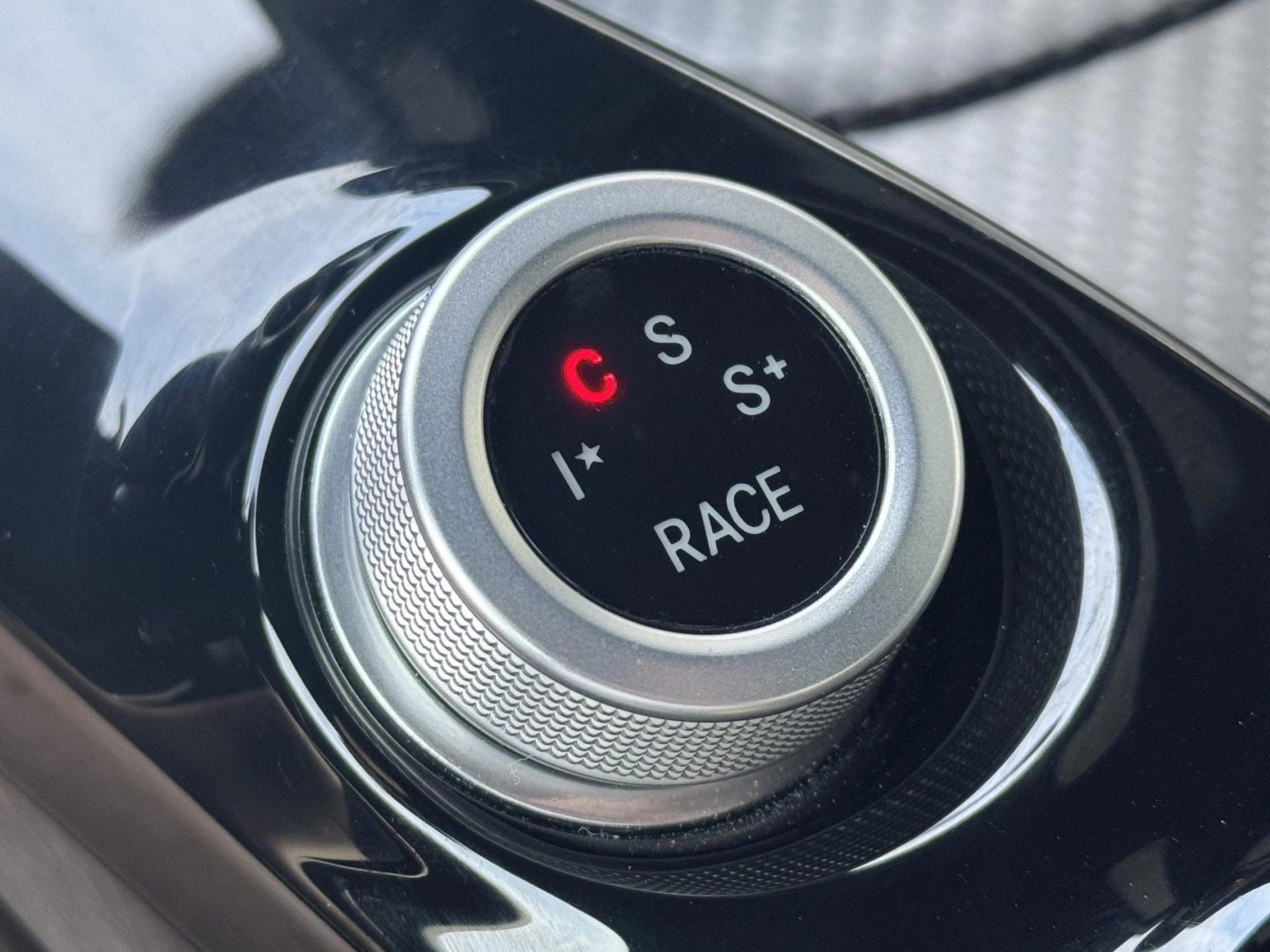 Mercedes-Benz AMG GT – R 4.0 V8 430kW, Carbon Ceramic