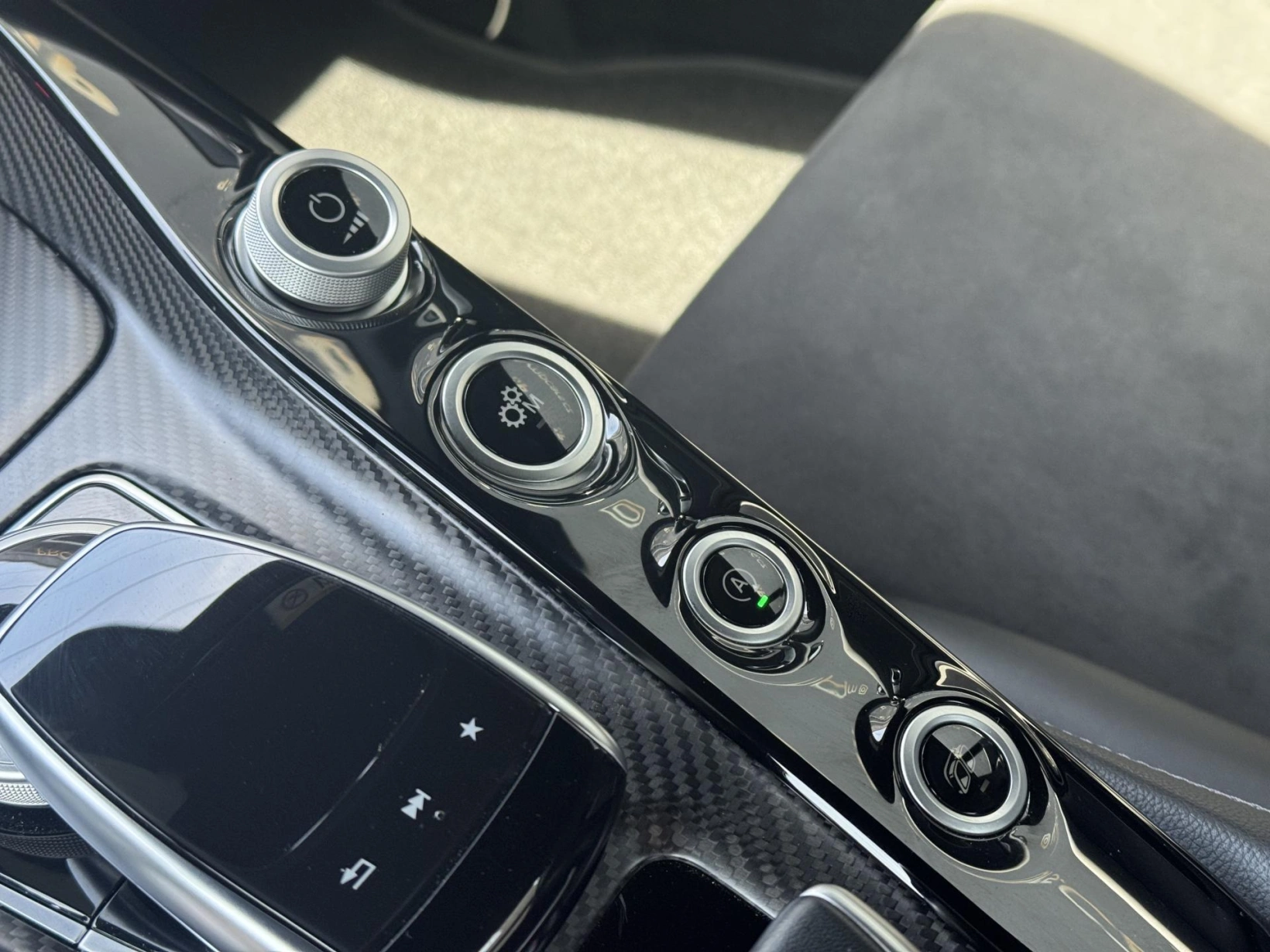 Mercedes-Benz AMG GT – R 4.0 V8 430kW, Carbon Ceramic