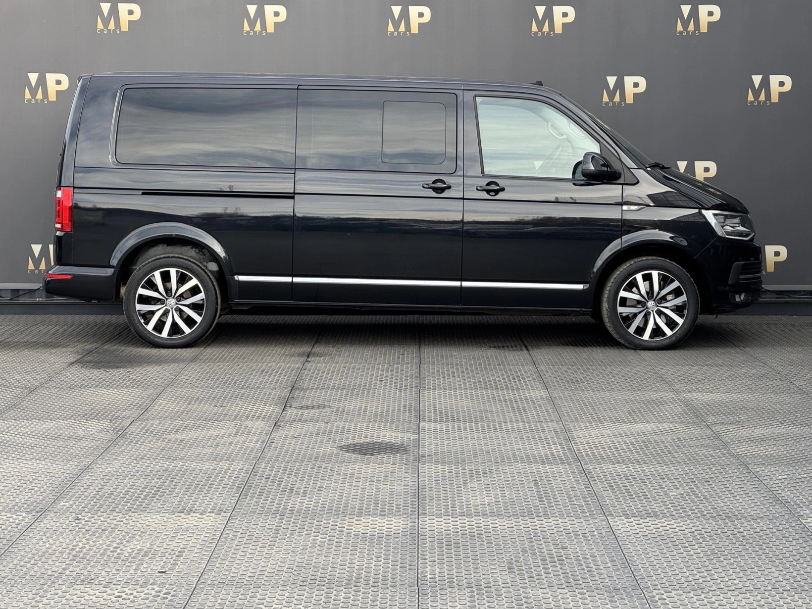 Volkswagen Multivan – T6 Long 2.0TDi 4M Highline DPH