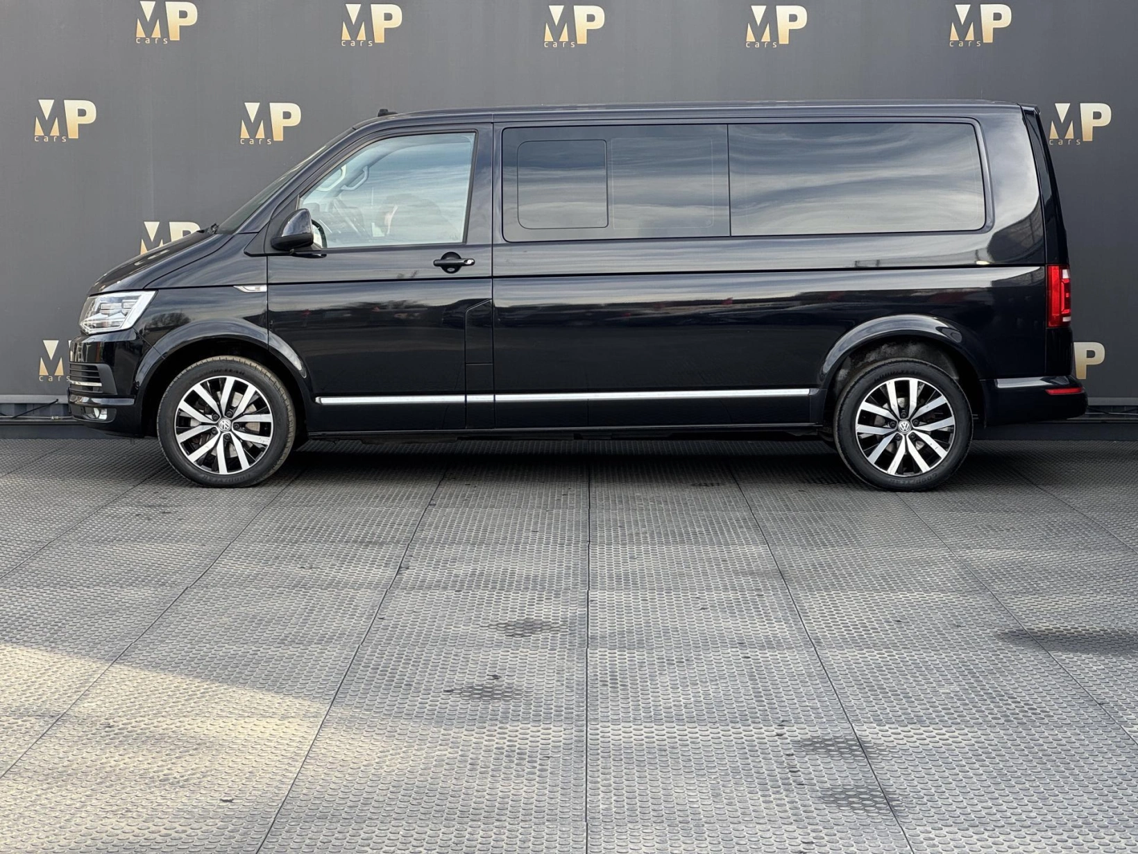 Volkswagen Multivan – T6 Long 2.0TDi 4M Highline DPH