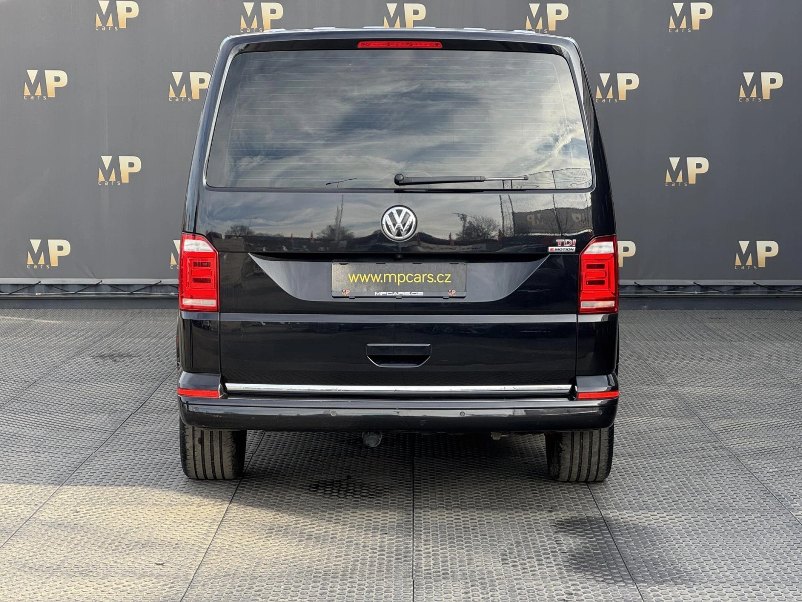 Volkswagen Multivan – T6 Long 2.0TDi 4M Highline DPH