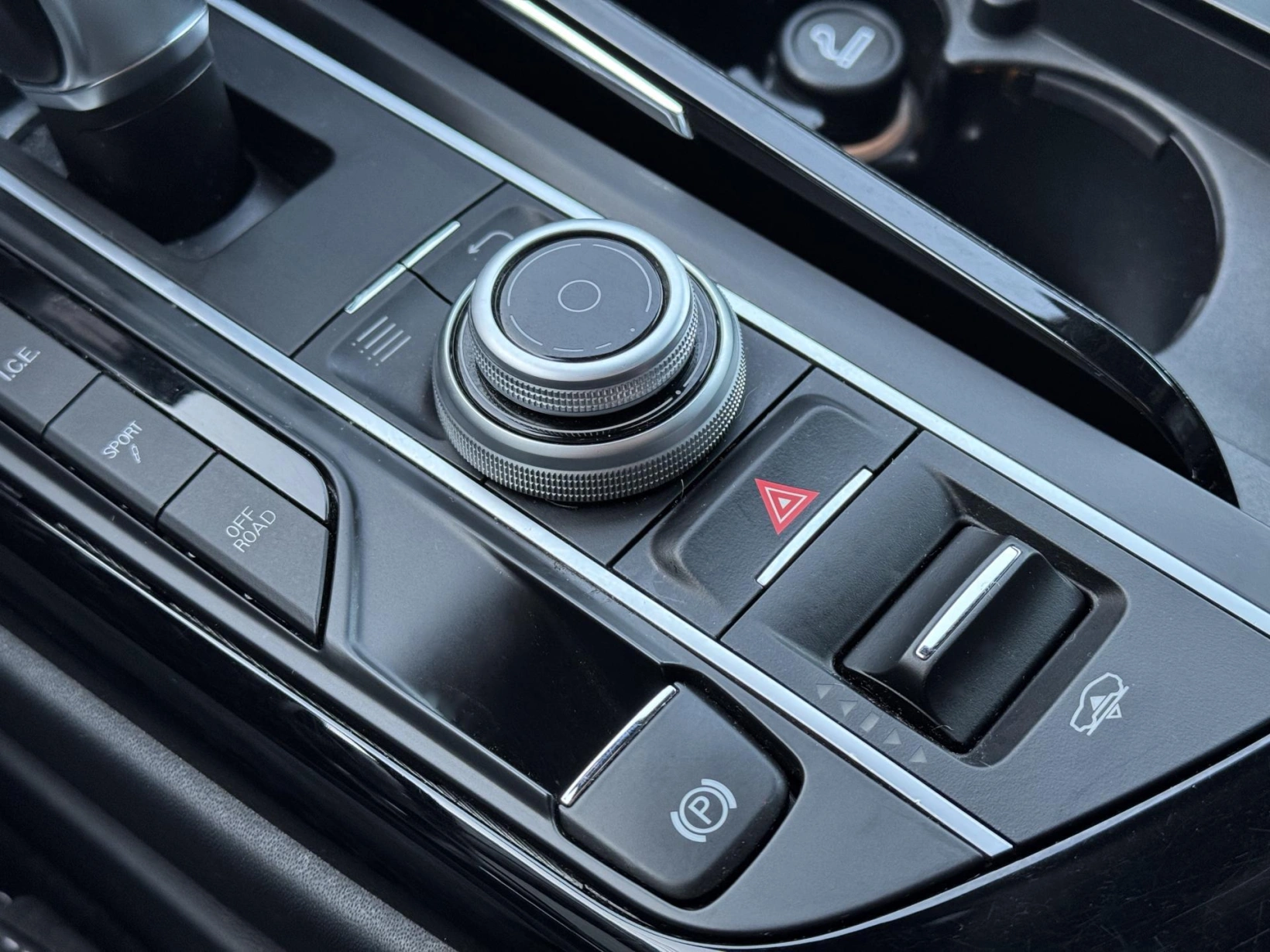 Maserati Levante – GranLusso Q4, 3.0iV6 257kW, ČR