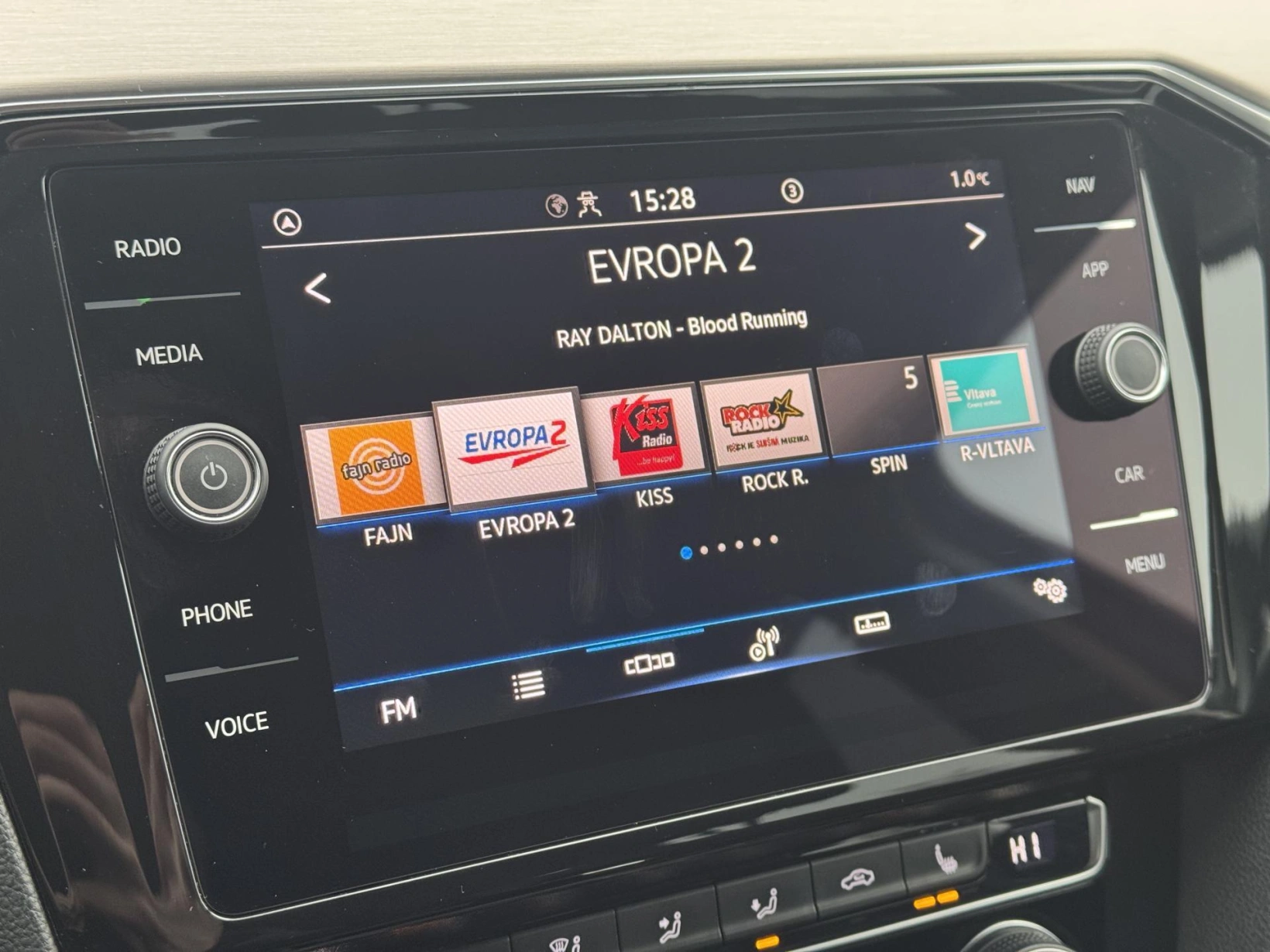 Volkswagen Passat – 1.5TSi DSG Elegance, ČR, 360°