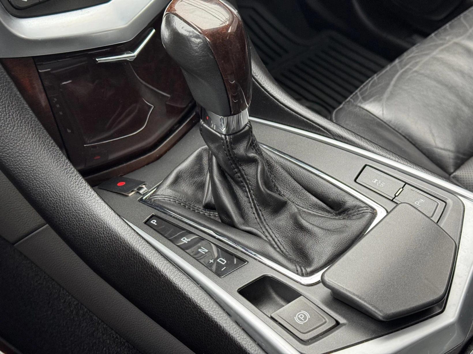 Cadillac SRX – 3.0 V6 AWG Elegance, LPG, PANO
