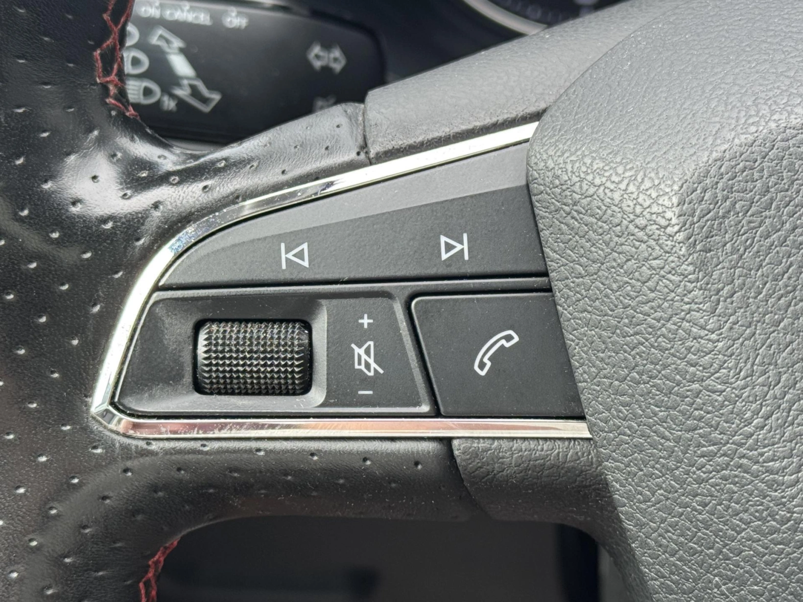 Seat Leon – 1.4TSi 92kW MAN FR, PANO 1.Maj