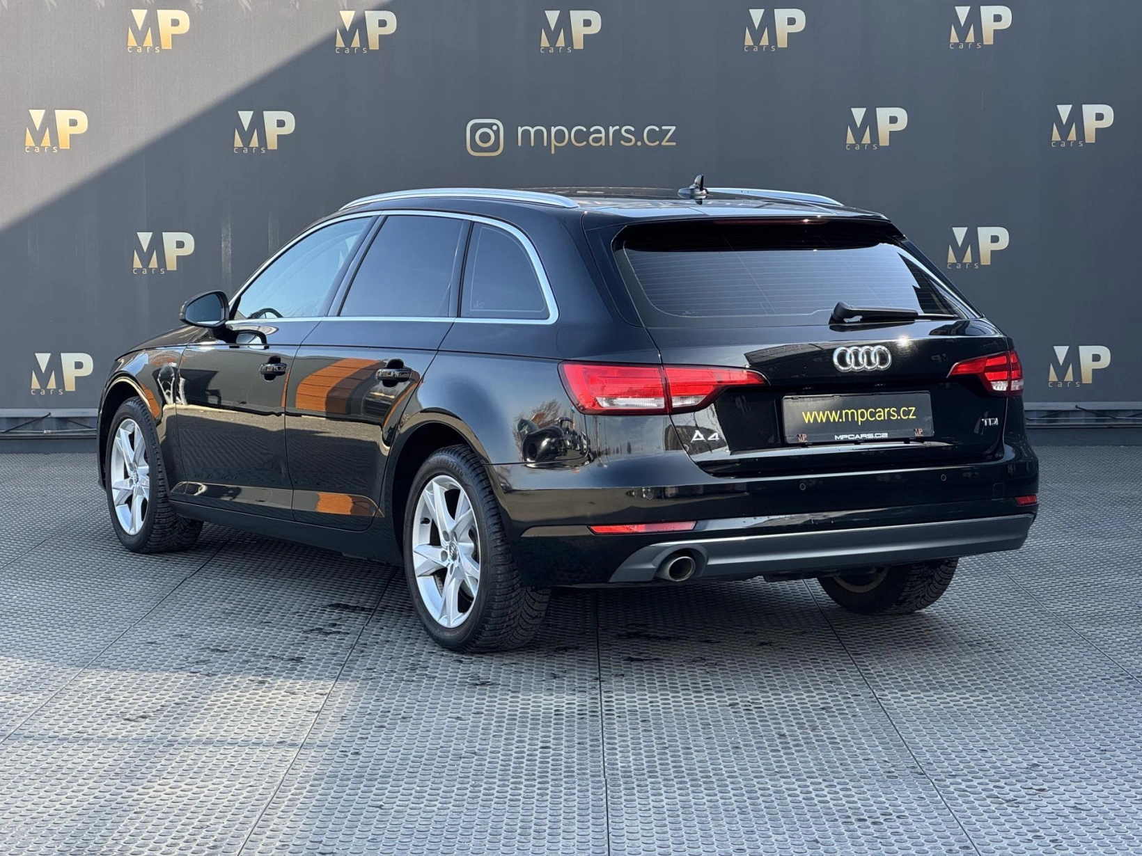 Audi A4 – 2.0TDi MAN Sport,Individual